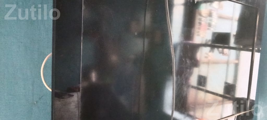 32 Inch TV with Display Issue, Remote Missing
