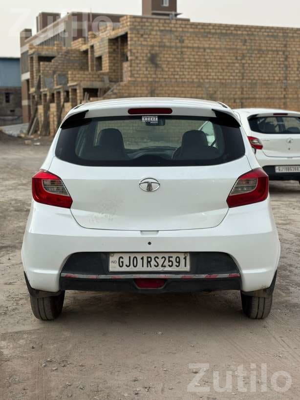 2017 Tata Tiago Diesel Hatchback - કાર - જુનાગઢ - Image 2