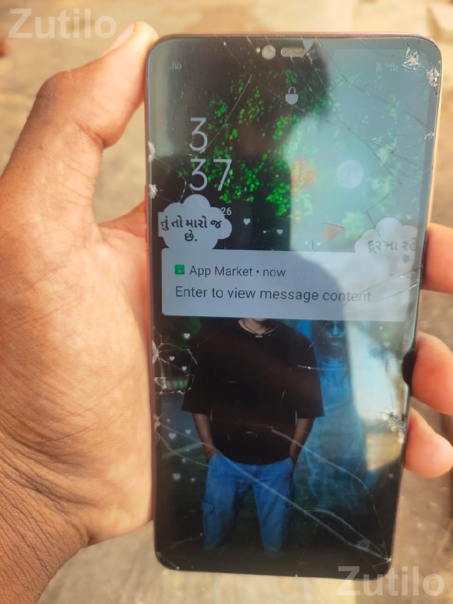 Touchscreen Smartphone with Cracked Display