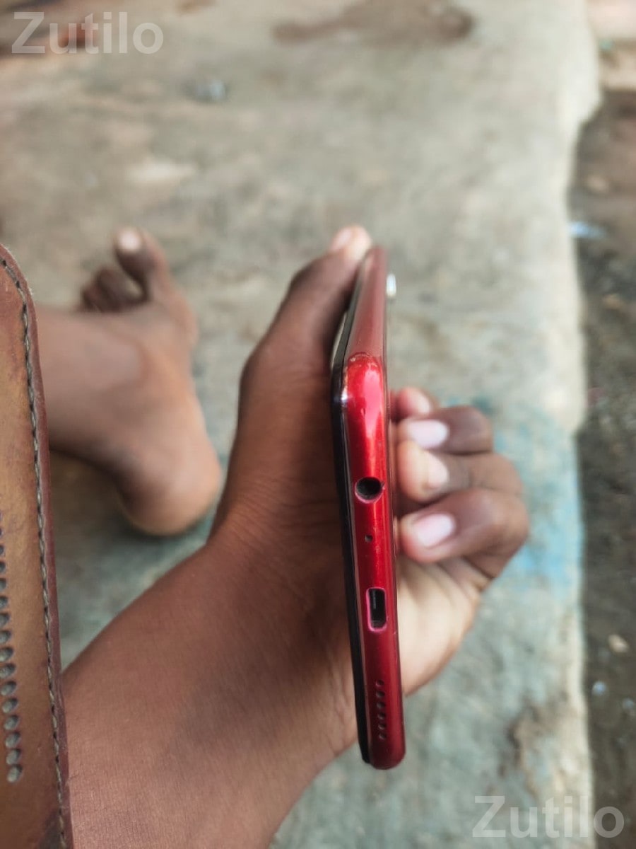 Touchscreen Smartphone with Cracked Display - Mobile Phones - Keshod - Image 3
