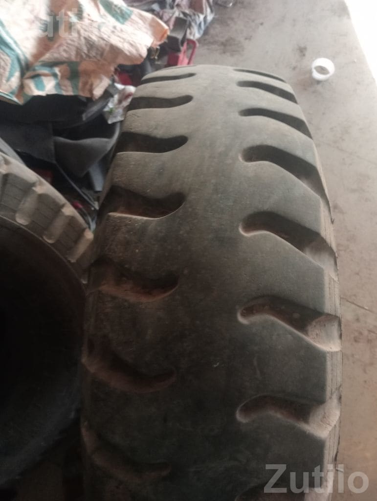 9.00-16 Large Lorry Tyre for Sale