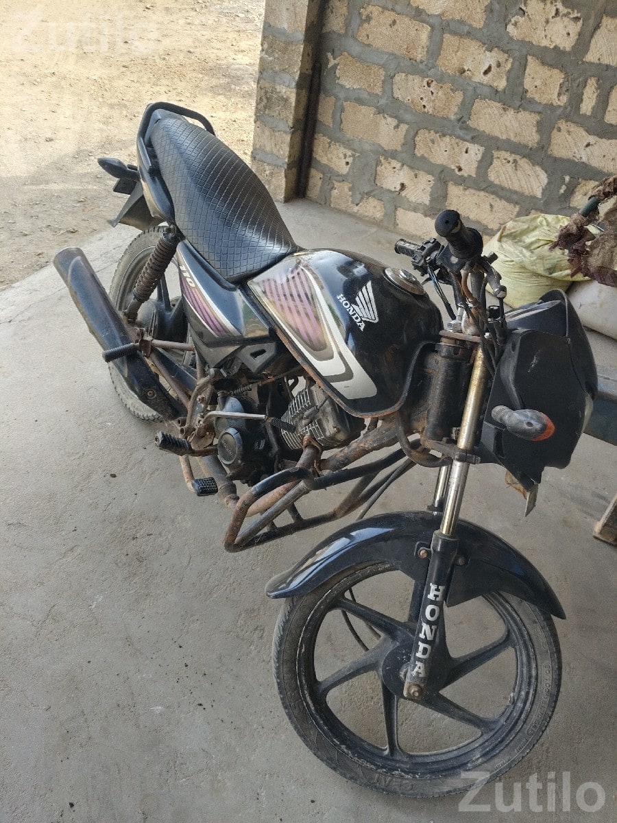 2016 Honda 110 Commuter Bike in Black - Bikes - Porbandar City - Image 3