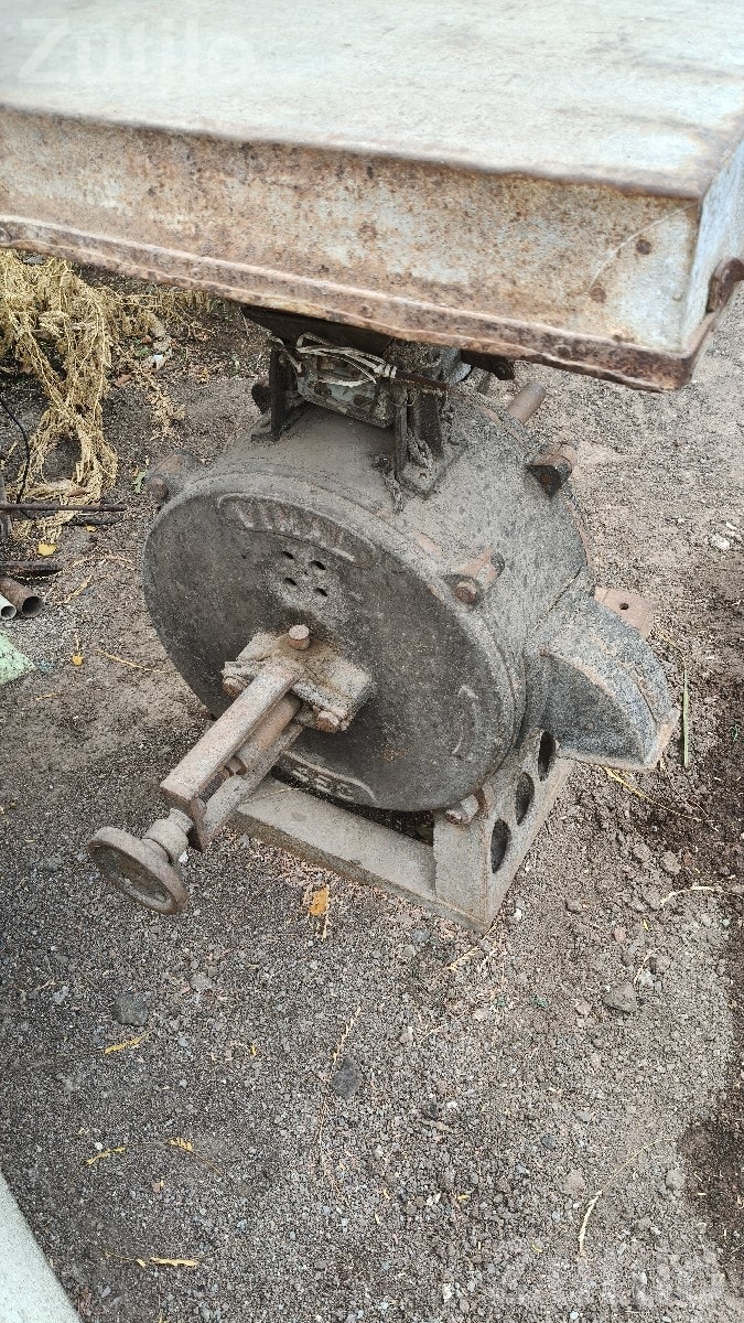 Vimal 18 Inch Atta Chakki Ghanti