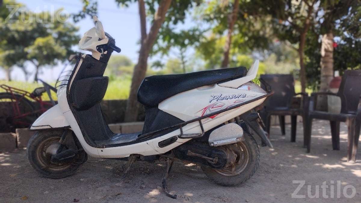 Hero Honda Pleasure Scooty 2011, 27,000 km - Bikes - Porbandar City - Image 3