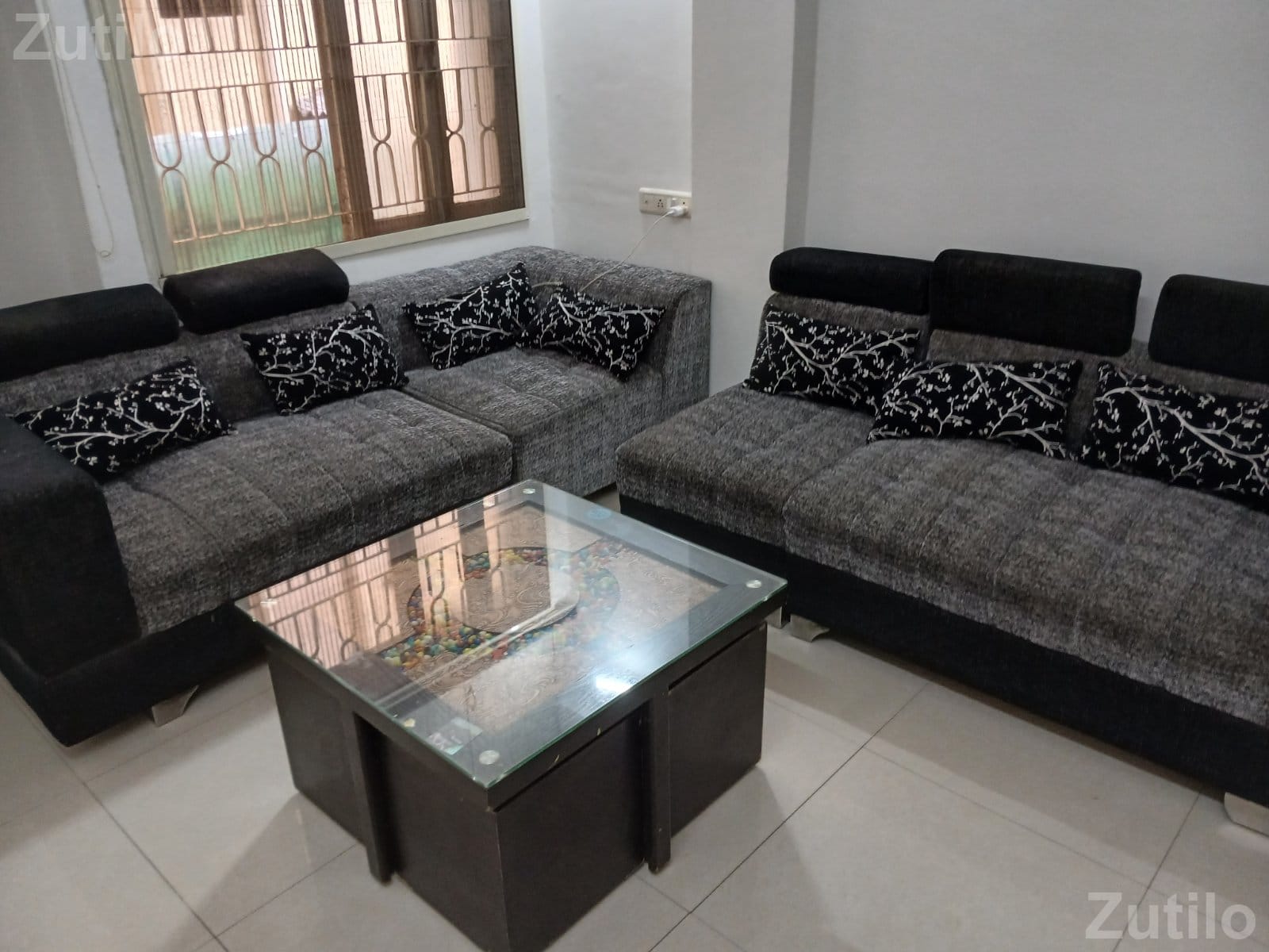 Sofa set with center table - સોફા સેટ - અમદાવાદ શહેર - Image 3