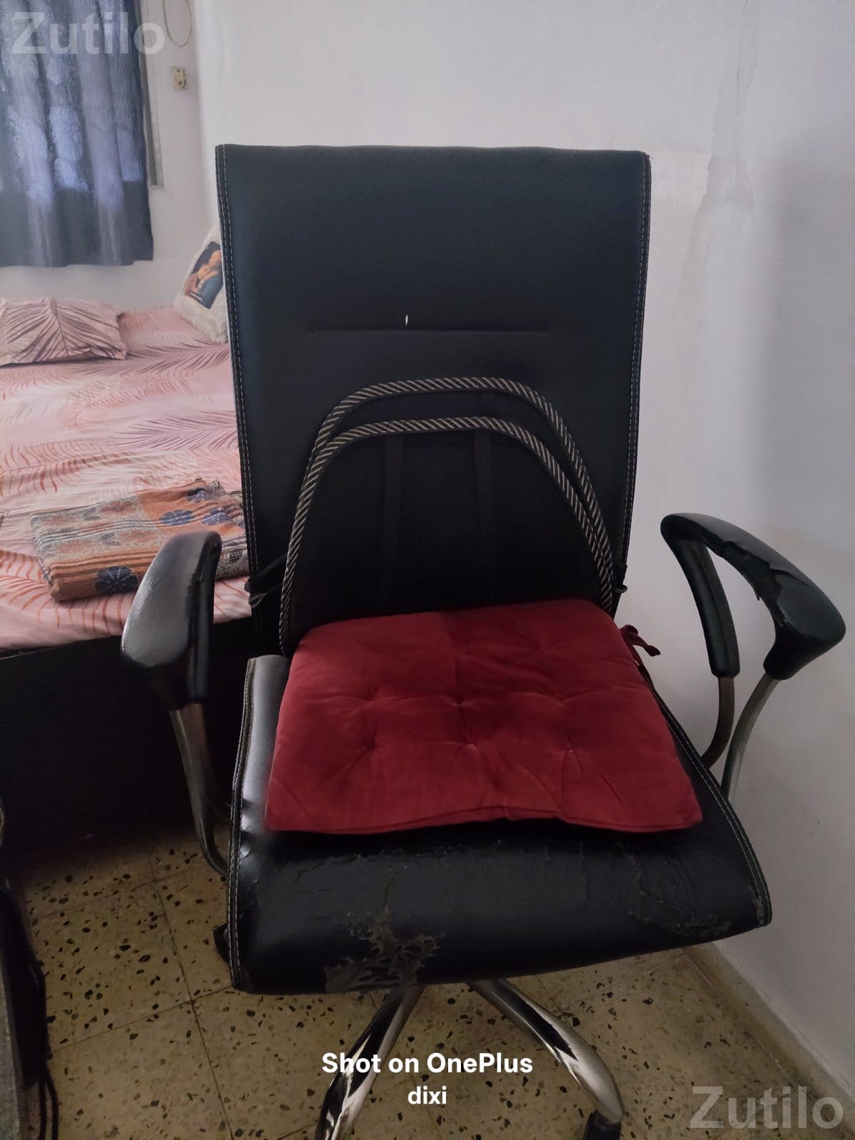 Chair and table - Office Furniture - Ahmedabad City - Image 2
