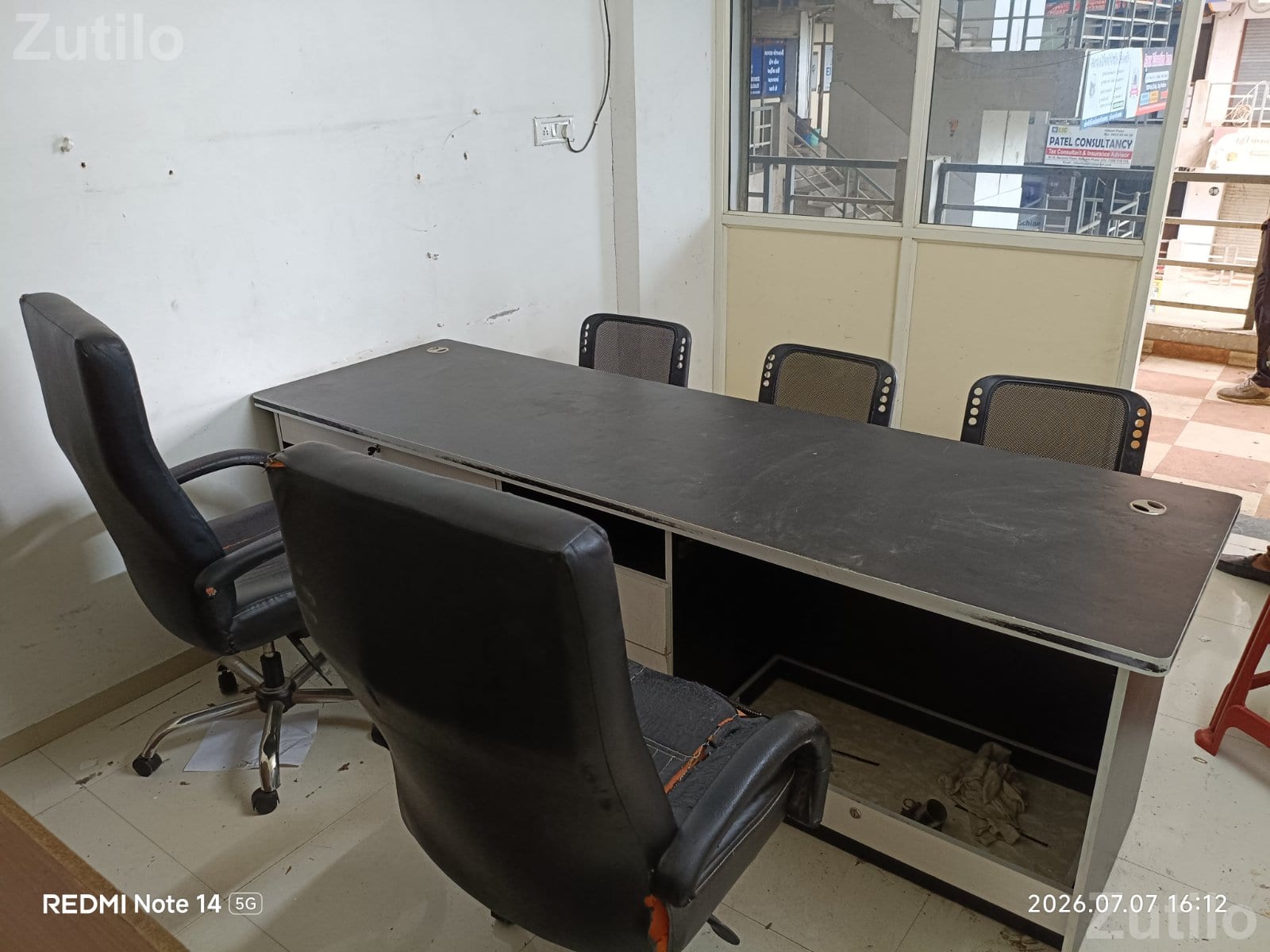 Office Boss Table and 2 boss chair back side file table - Office Furniture - Ahmedabad City - Image 2