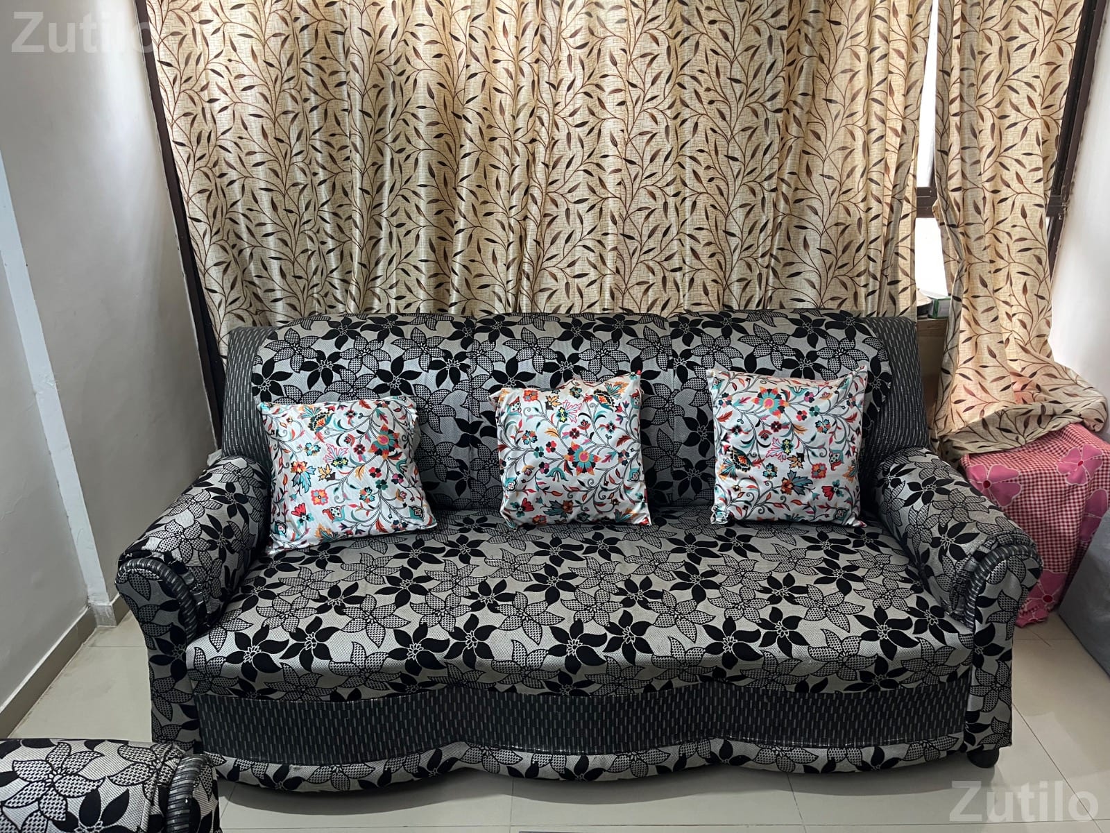 Sofa Set 5 Seater with Centre Table
