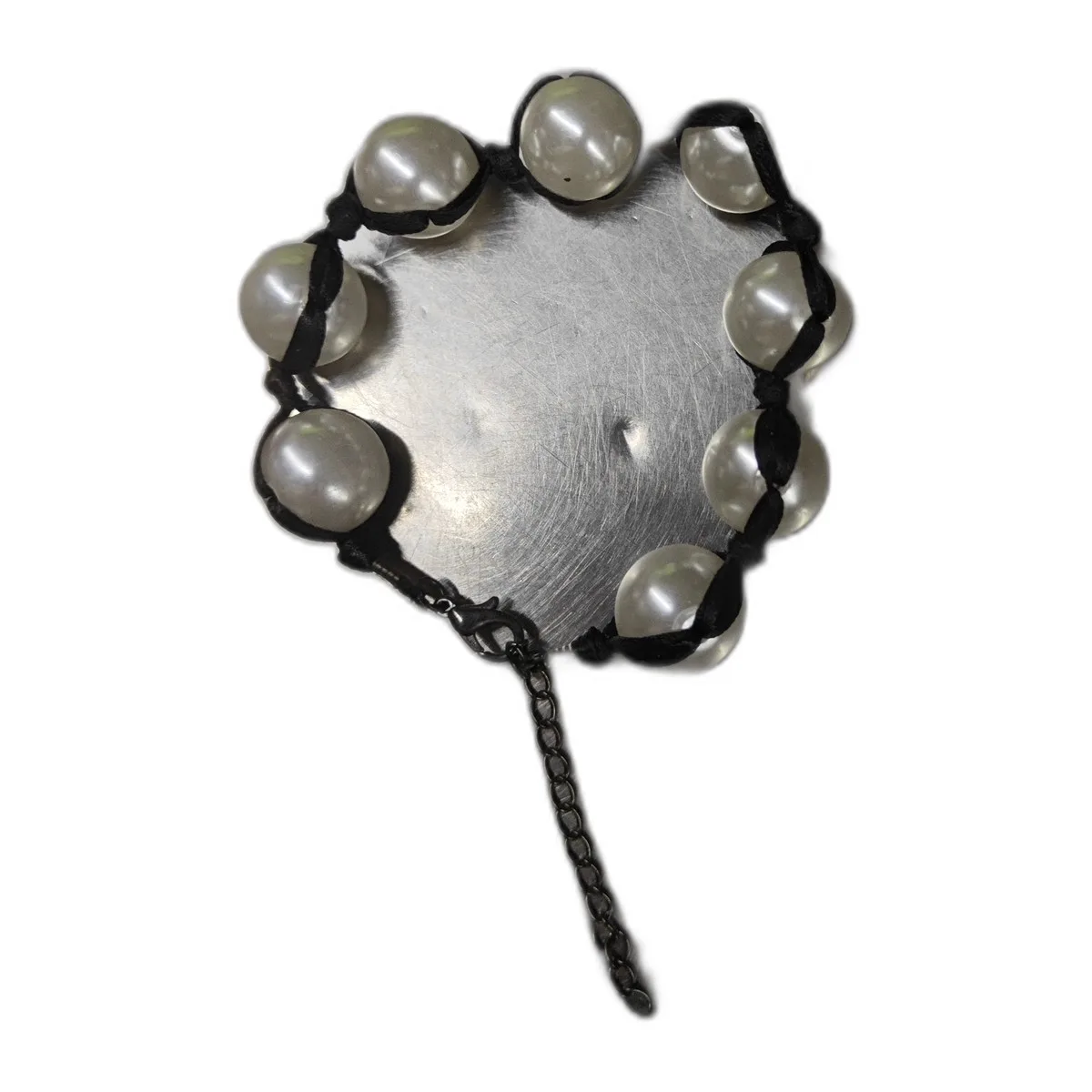 Bracelet fantaisie perles nacrées blanches et cordon noir