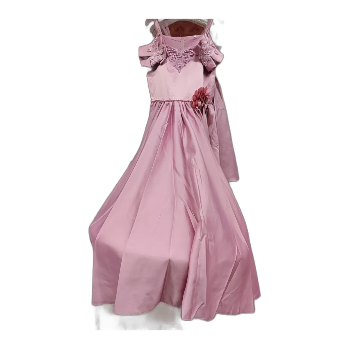 Robe de cérémonie longue rose satinée avec broderies et perles