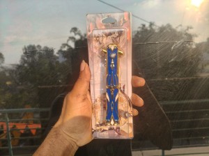 BLUE BUTTON PRESS KNIFE