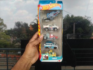 HOTWHEELS 5 PACK BOX SMALL SCRATCH