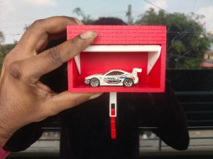 GARAGE KEYHOLDER WITH HOTWHEEL CAR