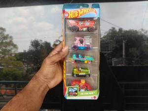 HOTWHEEL 5 PACK BOX SMALL SCRATCH