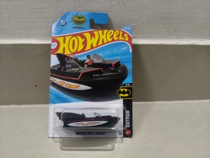 BAT BOAT IMPORTED HOTWHEELS