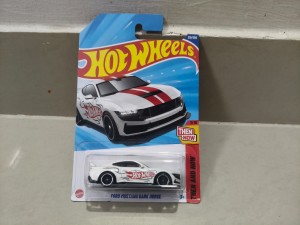 FORD MUSTANG DARK HORSE IMPORTED HOTWHEELS CAR