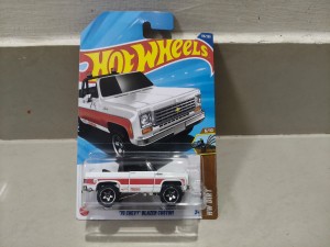 75 CHEVY BLAZER IMPORTED HOTWHEELS