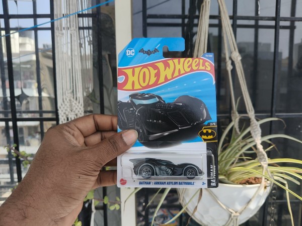 BATMAN : ARKHAM ASYLUM BATMOBLE