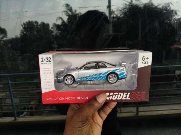 1:32 SCALE NISSAN SKYLINE