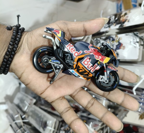 1:18 SCALE REDBULL BIKE