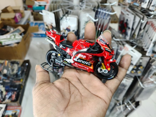 1:18 SCALE DUCATI BIKE