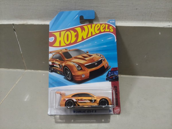 16 CADILLAC IMPORTED HOTWHEELS CAR