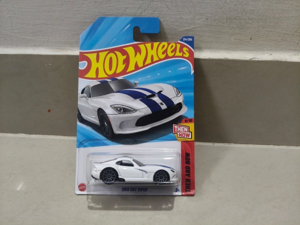 2013 SRT VIPER IMPORTED HOTWHEELS CAR