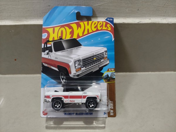 75 CHEVY BLAZER IMPORTED HOTWHEELS