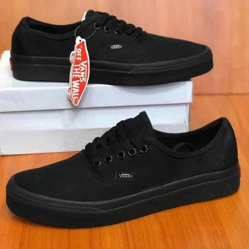 Black Vans - Urbantreks 