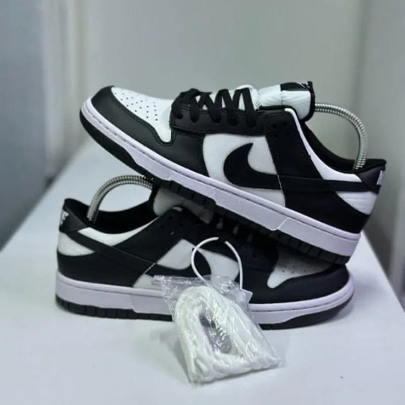 Black and White Dunks - Urbantreks 