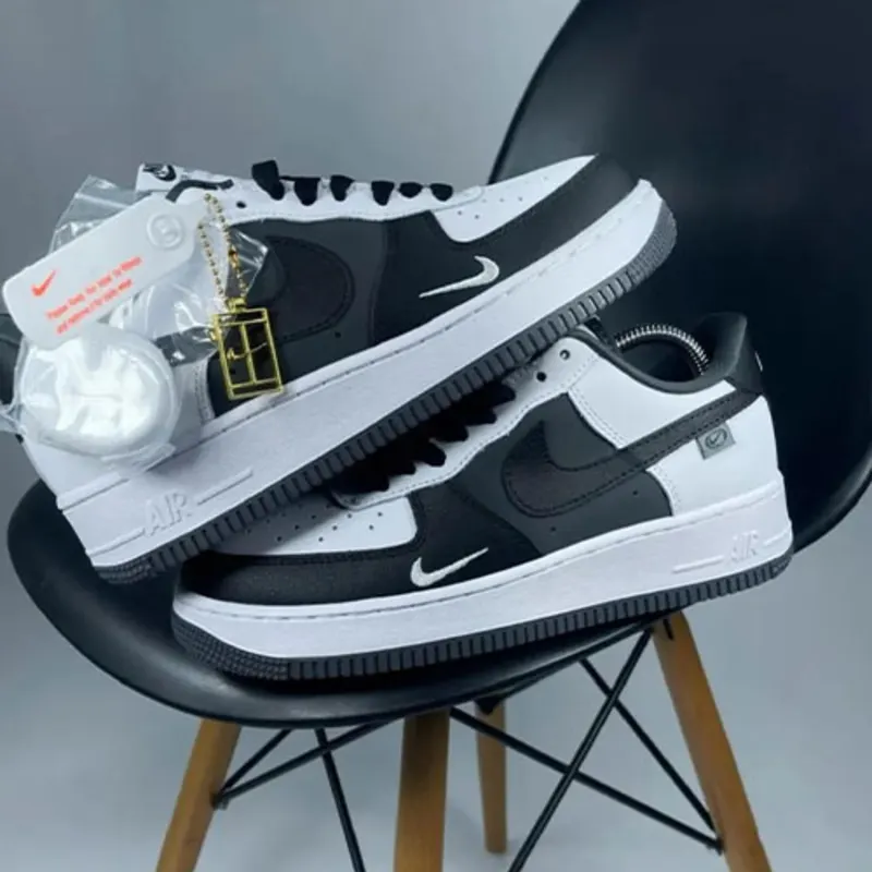 Nike Air Force 1  Black & White - Urbantreks 