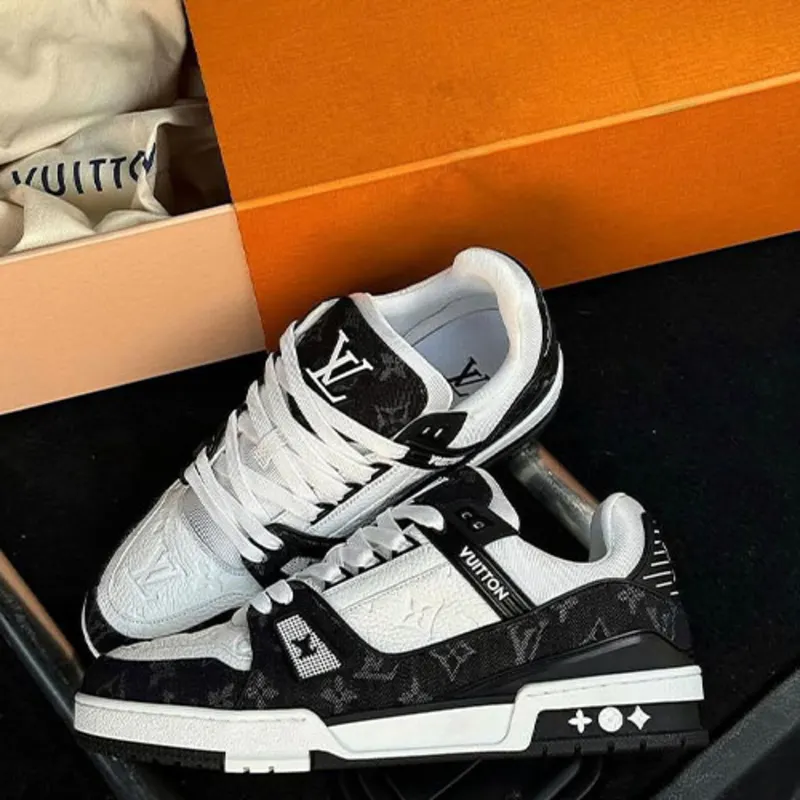 Louis Vuitton Trainer - Urbantreks 