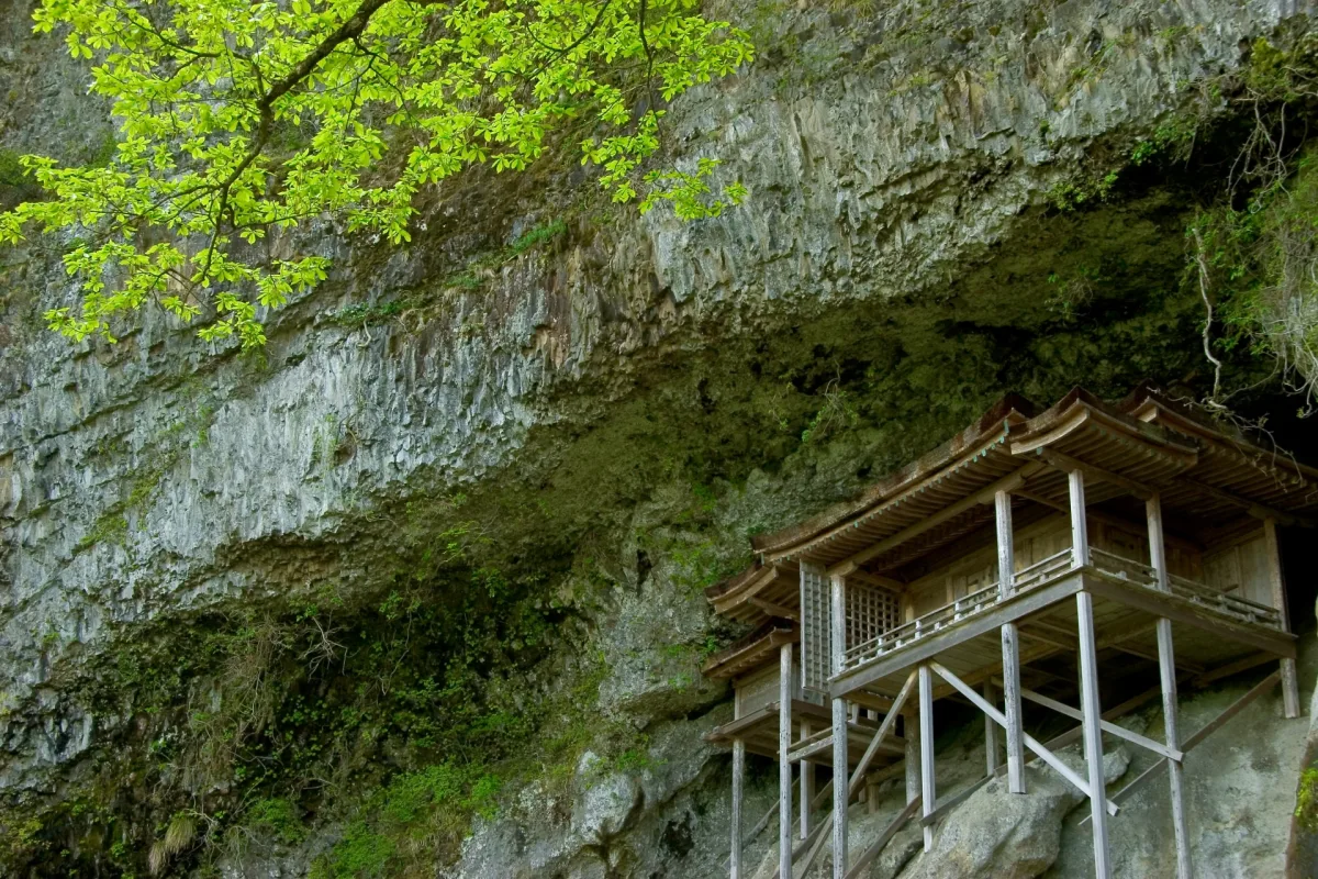 Mitokusan Sanbutsuji Temple