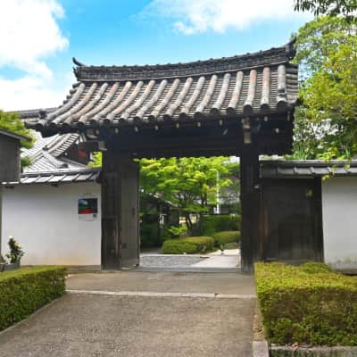 Historic Zen temple architecture and landscaped gardens at Tofuku-ji Temple, Kyoto.