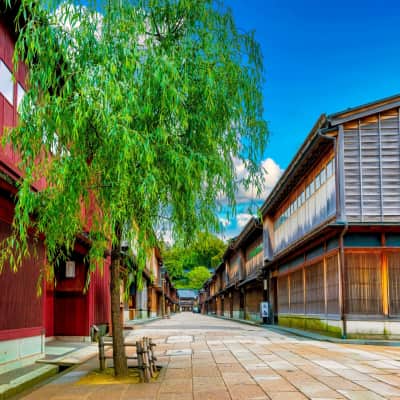 Traditional wooden teahouses lining the historic streets of Higashi Chaya District in Kanazawa