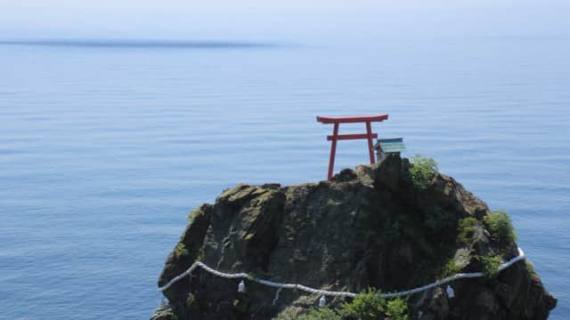 Tsunakake Rock - Japan hidden torii viewpoint