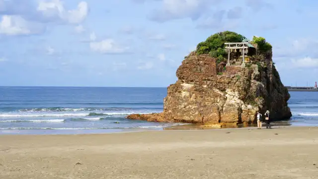 Inasa Beach Shimane - sunset torii on the beach