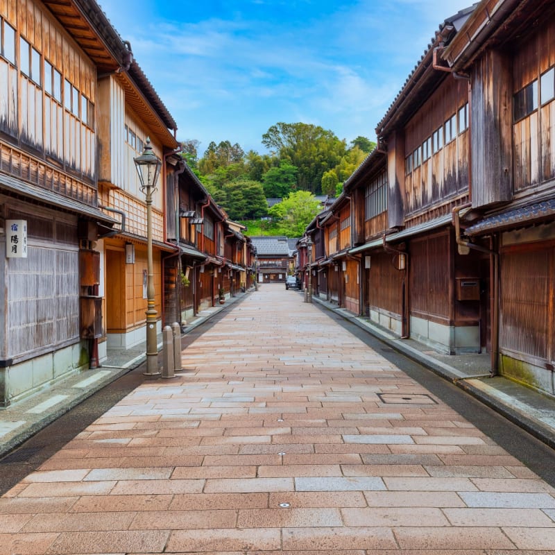 Traditional wooden teahouses lining the historic streets of Higashi Chaya District in Kanazawa