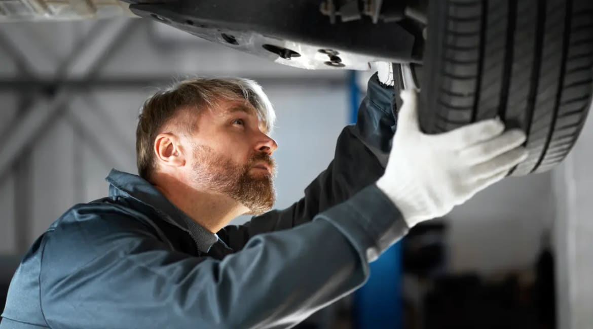 Top Reasons Mercedes Suspension Faults Happen on UAE Roads