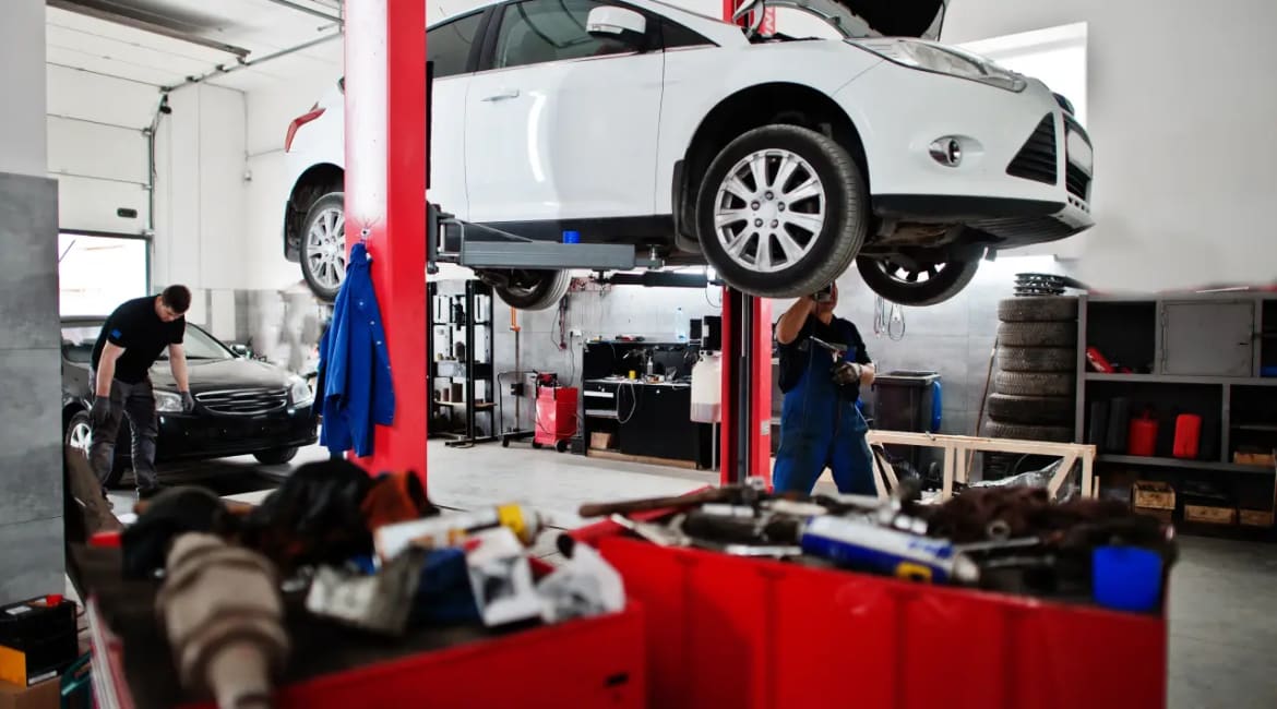 Diagnoses and Repairs Range Rover Suspension Faults