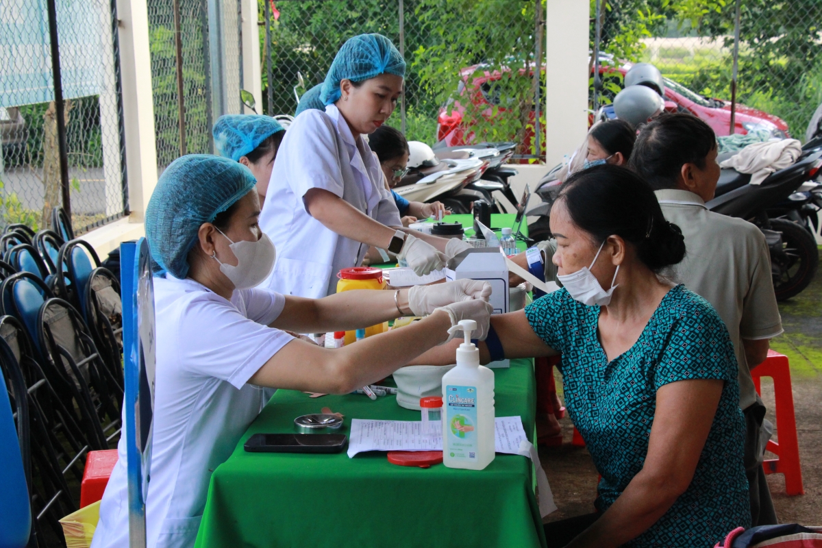 Người dân vùng xa được khám sức khỏe miễn phí Người dân vùng xa được khám sức khỏe miễn phí