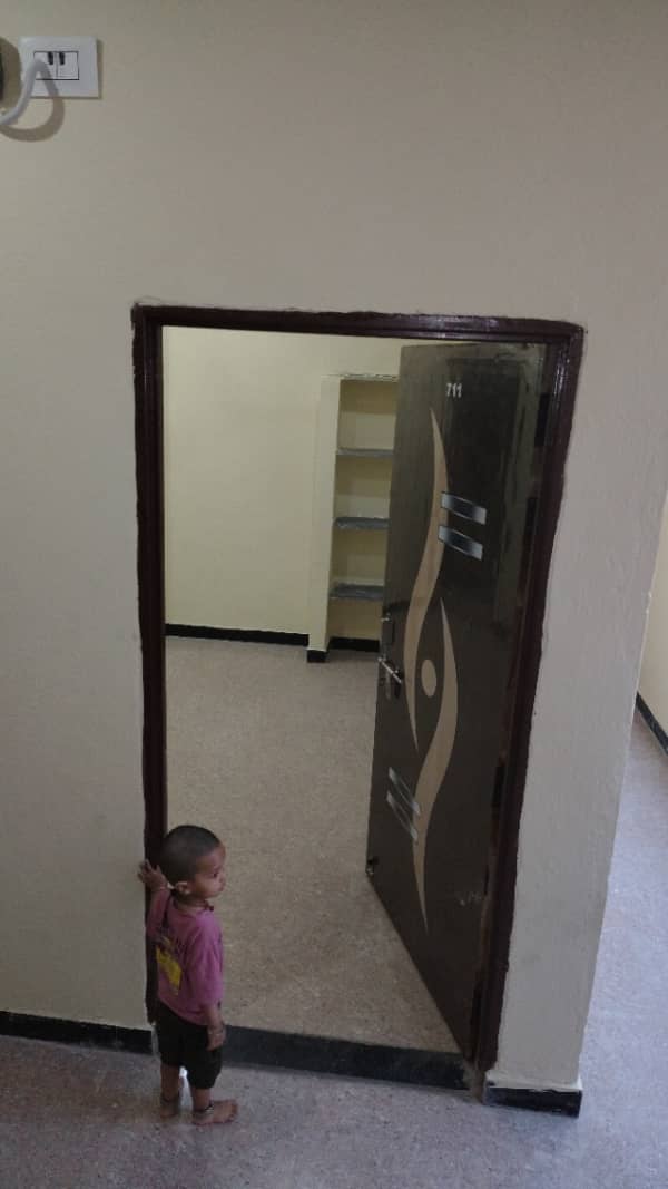 Single Room in Englishpura - Image 2