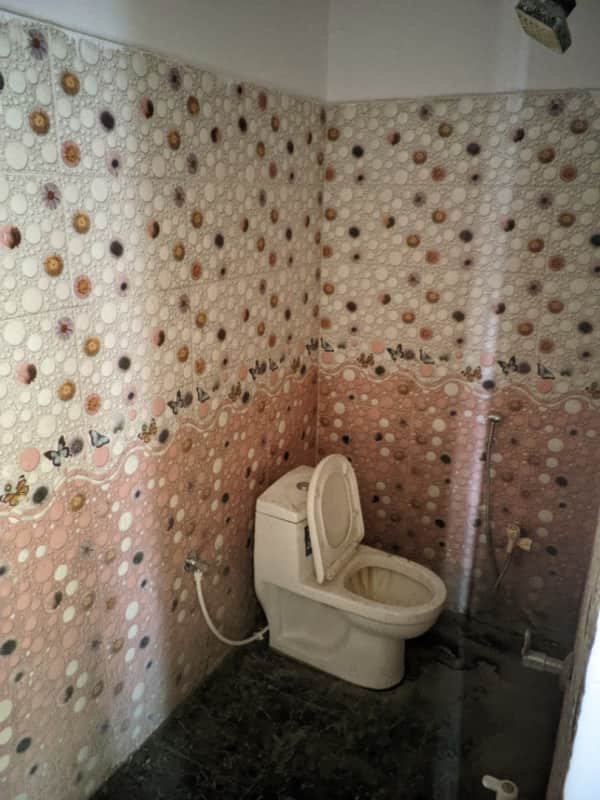 Lowest price Family Room in englishpura - Image 5