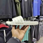 Claquettes Adidas Adilette Shower - 100% Originales (Blanc Cassé) - image 2