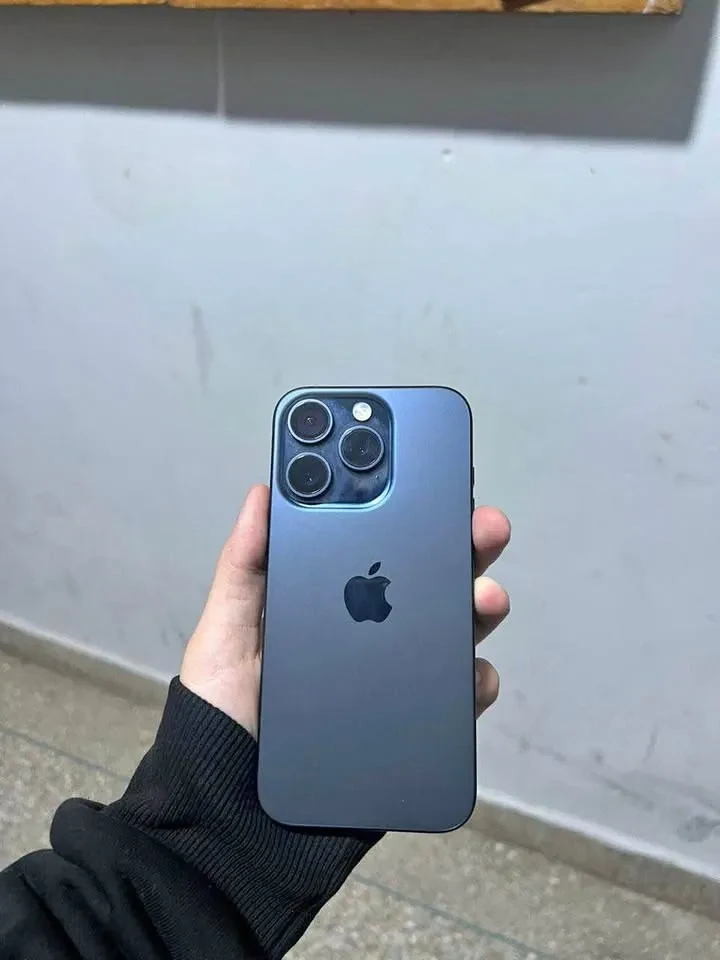 Iphone 15 pro 128 g 90 🔋lon malaki - image 1