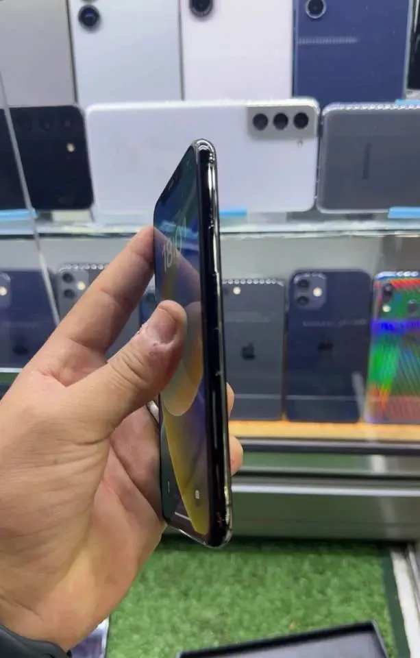 Iphon 11 pro 64 gb - image 2