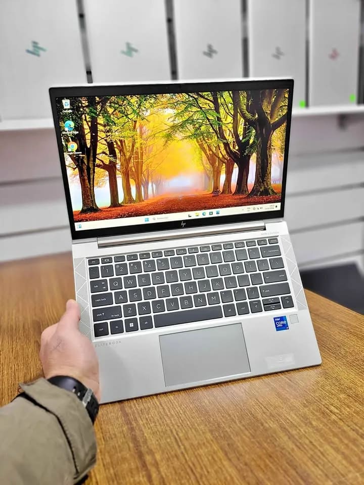 i7 11em Tactile HP EliteBook 830 G8 RAM 16 SSD 256 - image 1