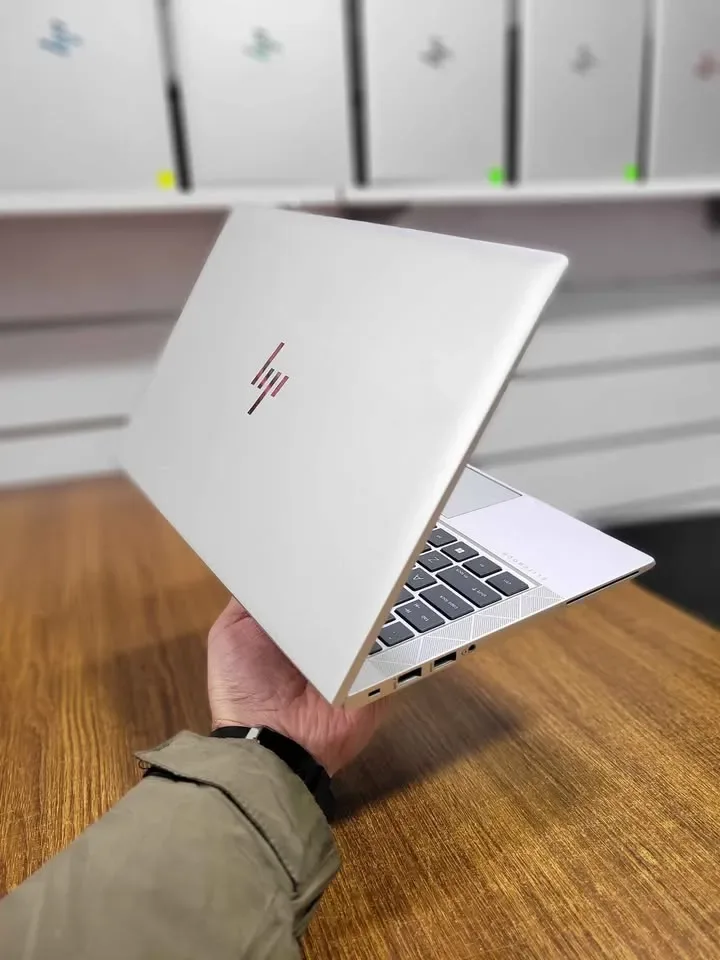 i7 11em Tactile HP EliteBook 830 G8 RAM 16 SSD 256 - image 2