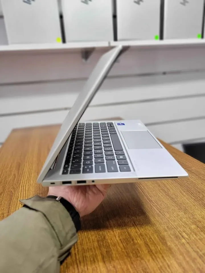 i7 11em Tactile HP EliteBook 830 G8 RAM 16 SSD 256 - image 3