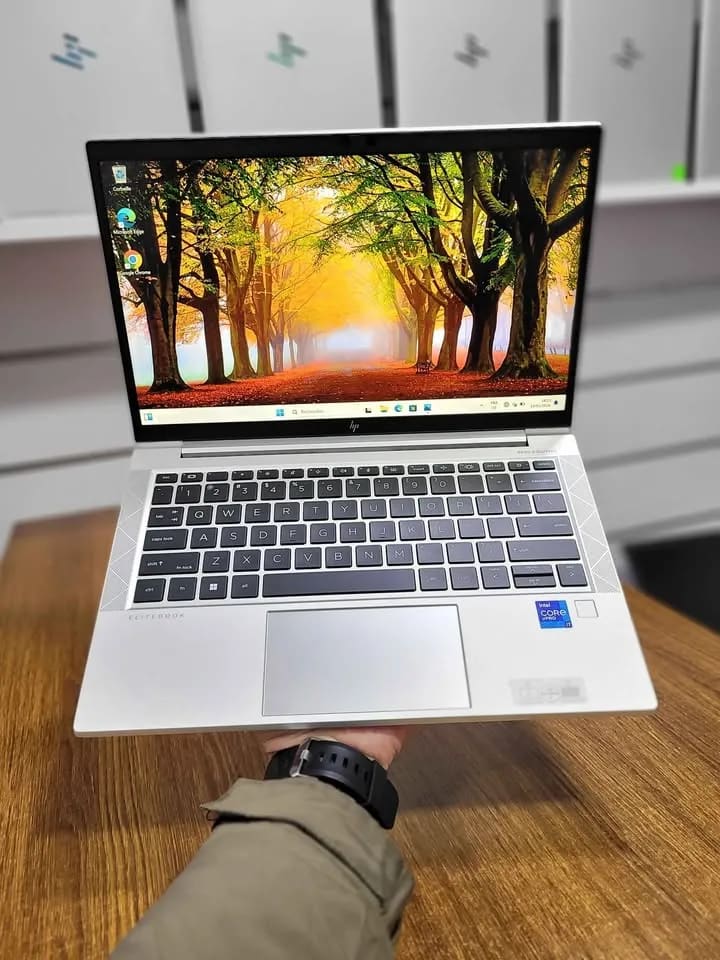 i7 11em Tactile HP EliteBook 830 G8 RAM 16 SSD 256 - image 4